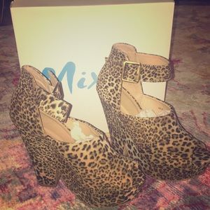 Mixx Leopard wedges